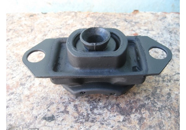 Подушка двигуна ліва Renault, 6001548160, 8200395661